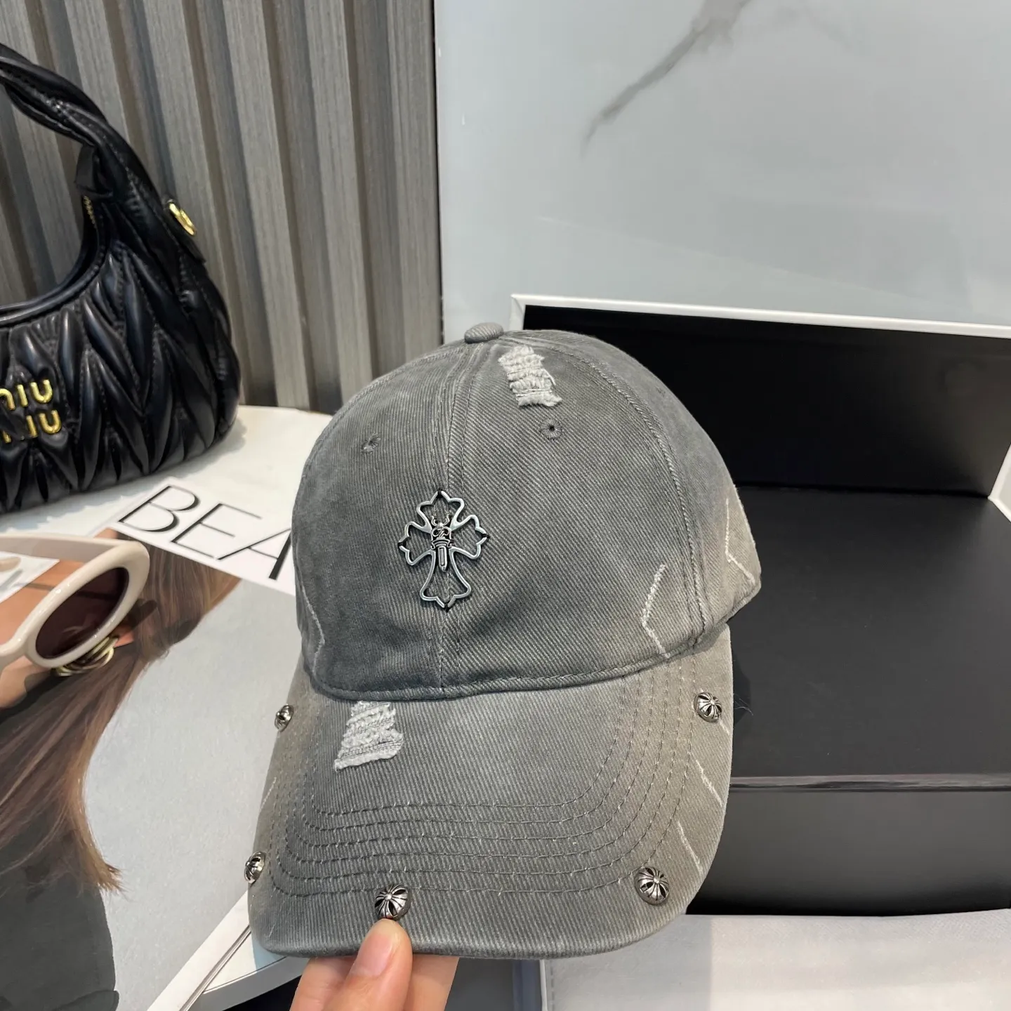 P80 Crow Heart 🆕🆕25 new baseball cap, personalized fashionable classic cross logo, casual with a cool feeling, unisex style, same style for men and women! Very easy to match! Head circumference: 56-58cm is available